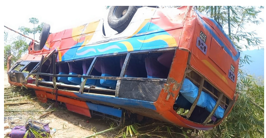 भोजपुर आउदै गरेको बस धनकुटामा दुर्घटना